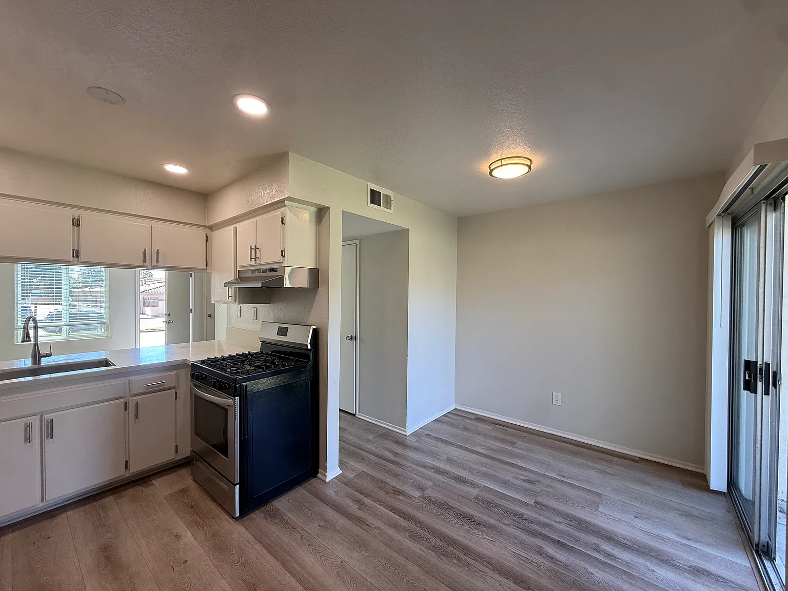 9905 El Camino Real — Photo 4