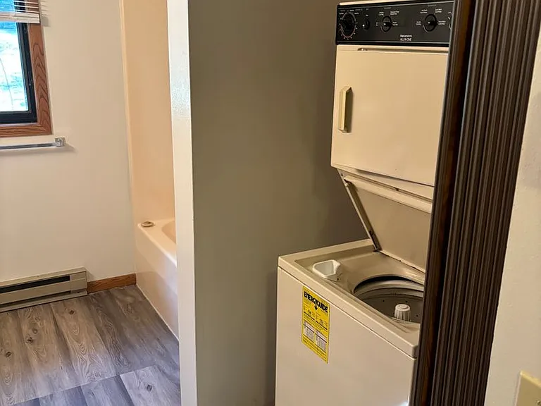 653 Brooks Pl — Photo 2