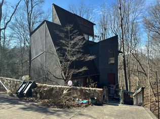 3 Jasmine Ln, Charleston, WV 25314