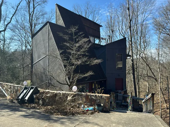 3 Jasmine Ln, Charleston, WV 25314