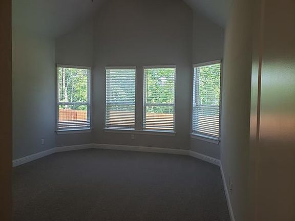 5th image of 3116 Maplewood Dr