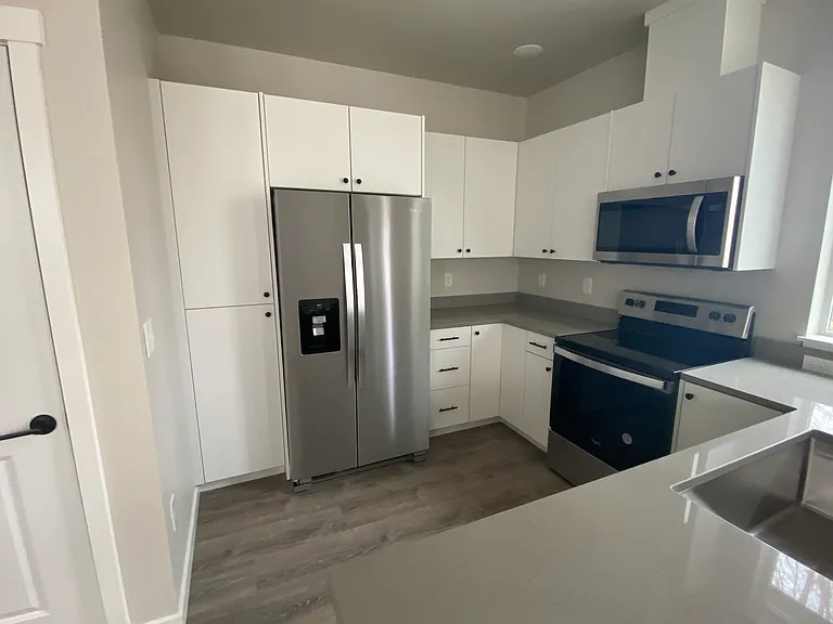 606 Telegraph Rd — Photo 5