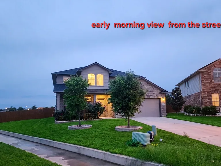 904 Garden Green Dr — Photo 2