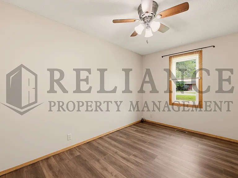 516 N Lakeside Dr — Photo 31