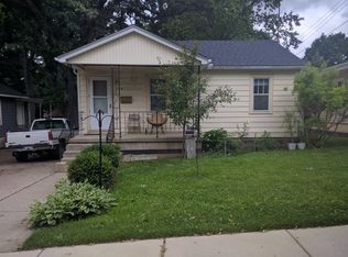 864 Lavoie Ave, Elgin, IL 60120