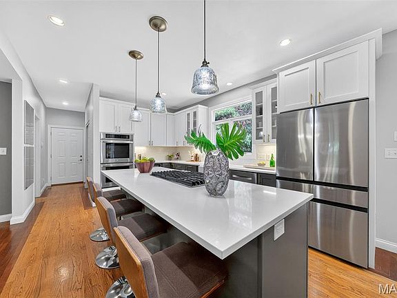4th image of 1001 Scarlet Bend Ct
