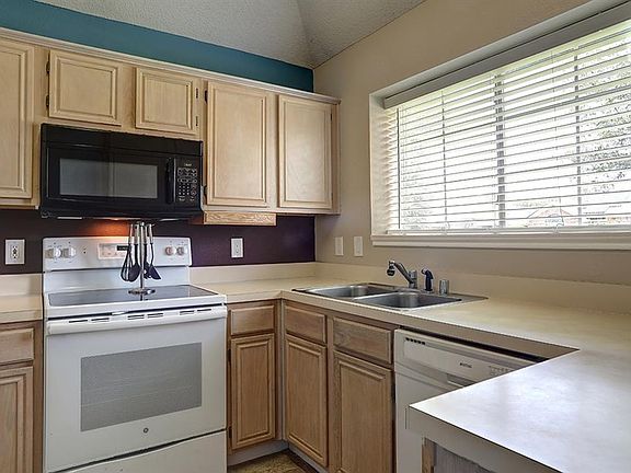 5th image of 1120 Old Knoll Dr