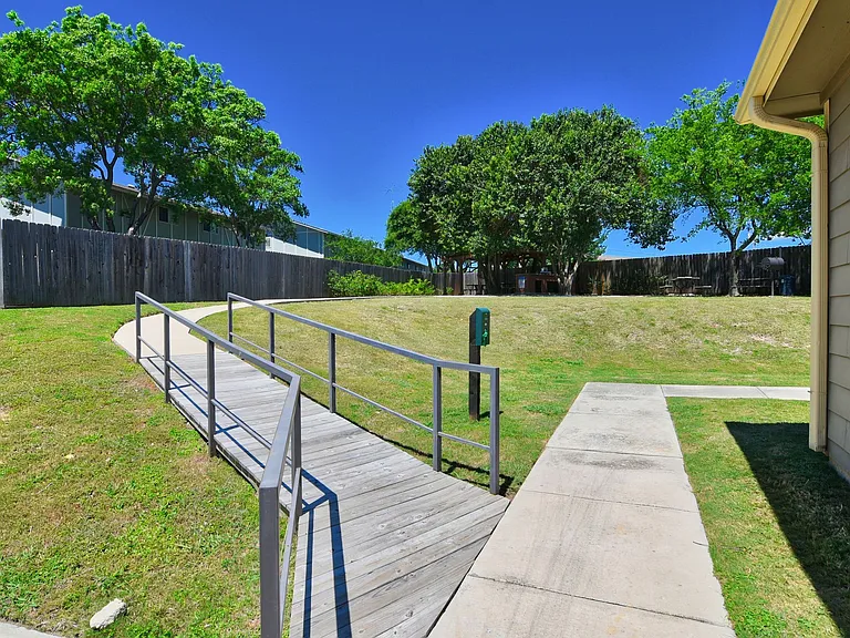 Braunfels Place — Photo 22
