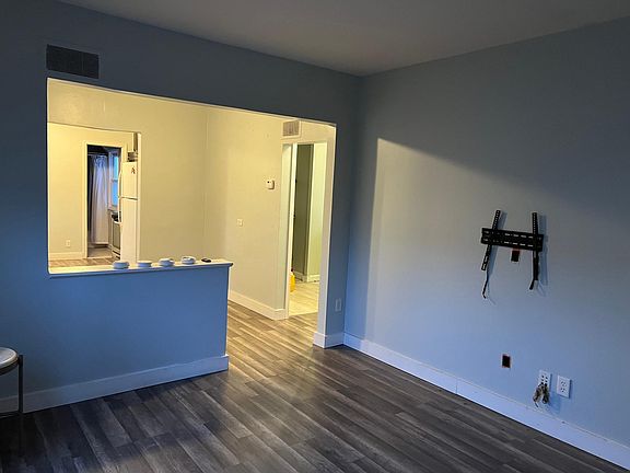 3rd image of 26669 Groveland St