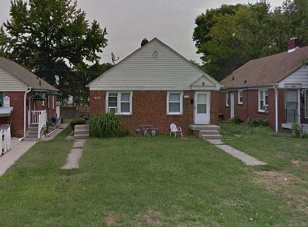 2nd image of 4065 N Clarendon Rd