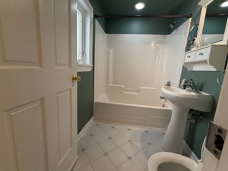 1913 W Estes Ave — Photo 13