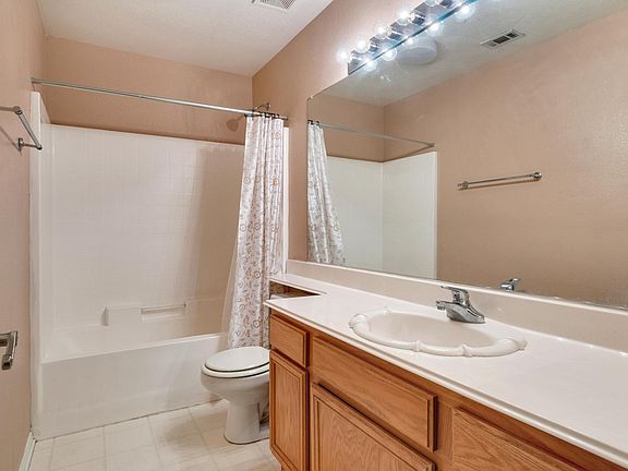2nd image of 914 Riverview Dr