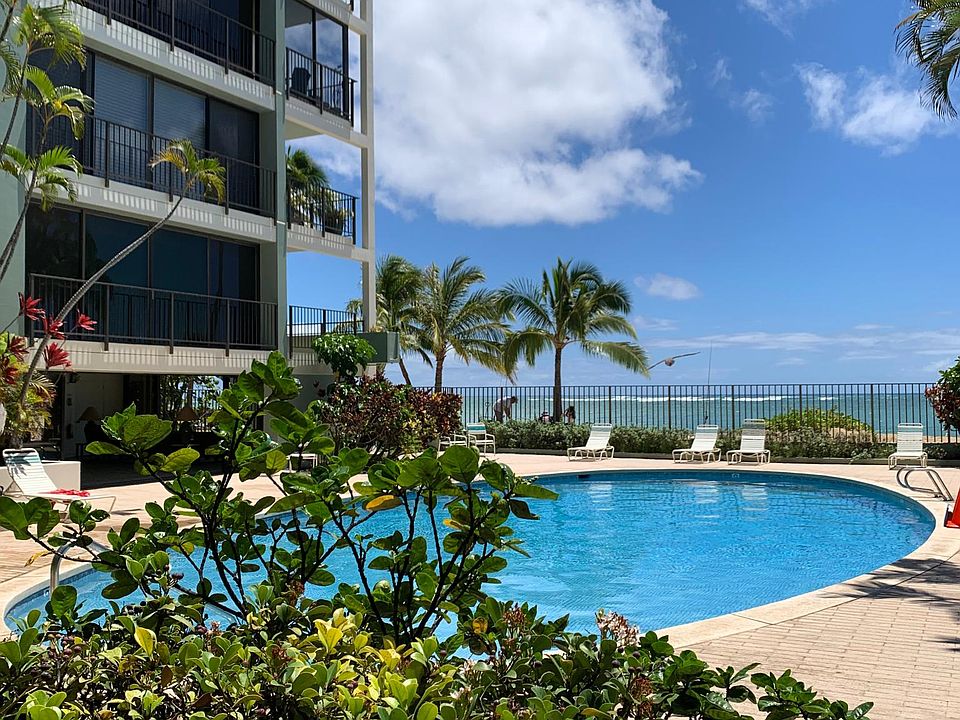 Beachfront pool - key allows direct access to the beach.