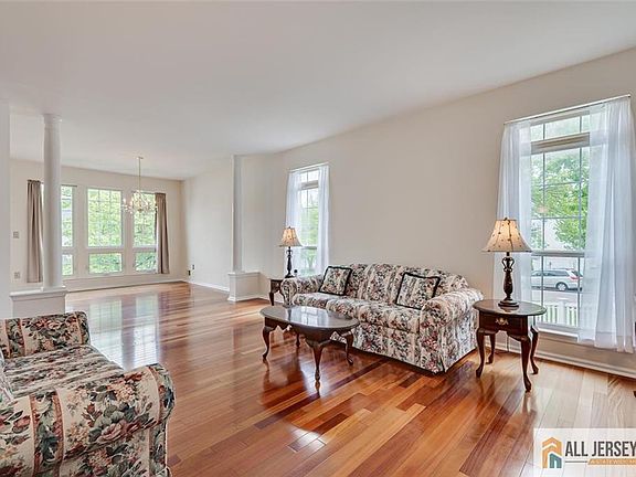 2nd image of 10 Villanova Dr