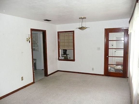 5th image of 9506 Carbondale Dr W