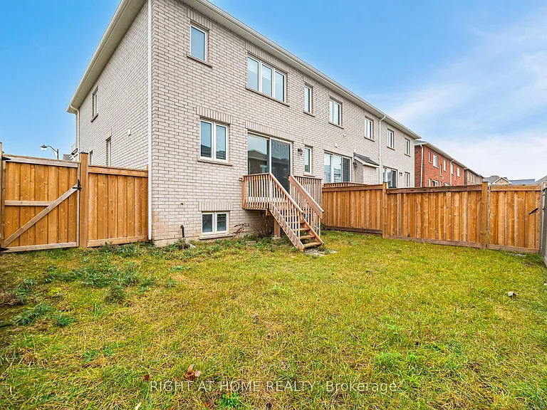 908 Sumac Cres — Photo 49
