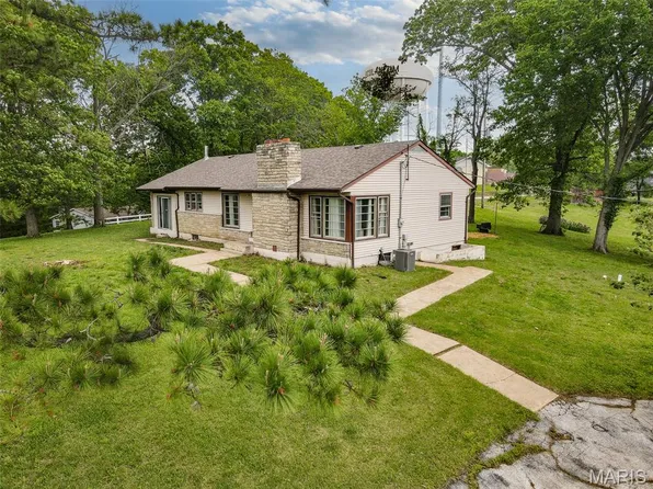 145 Well Dr, Herculaneum, MO 63048