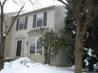 6012 Raina Dr, Centreville, VA 20120