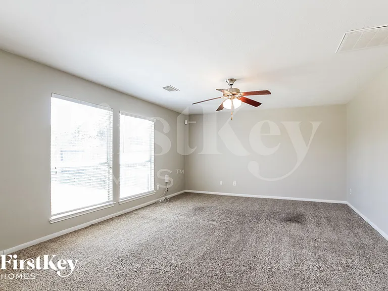2811 Long Grove Ln — Photo 4