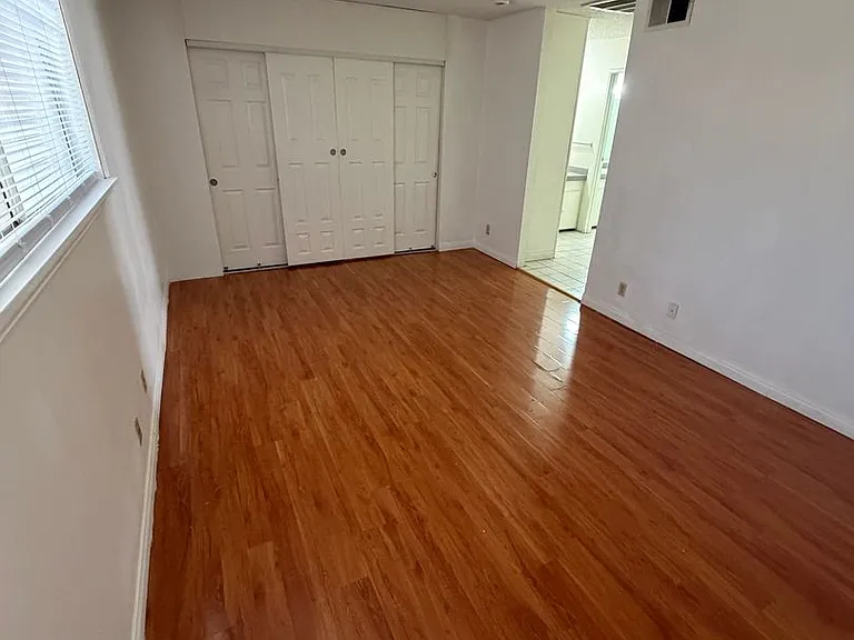 2236 E Desert Inn Rd — Photo 21