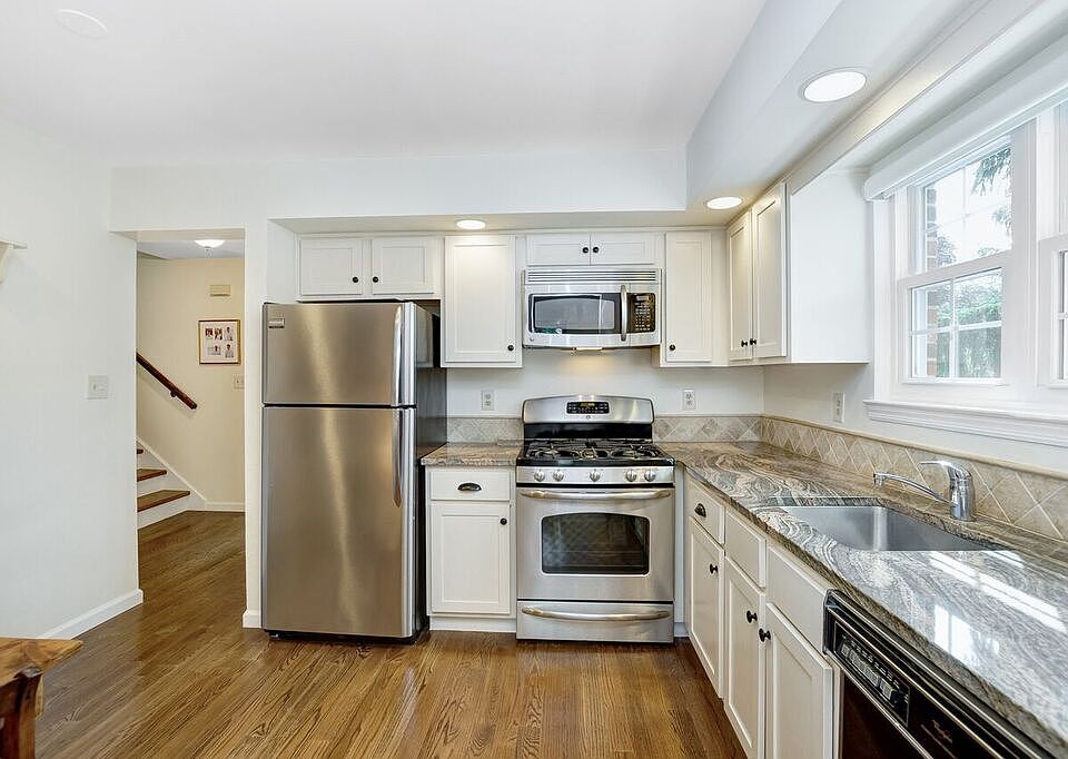 2nd image of 61 Canterbury Rd