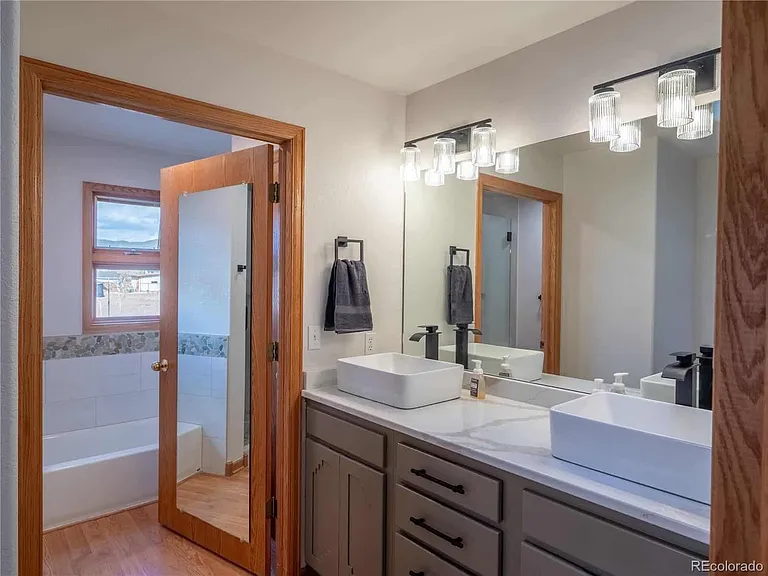 244 Mesa Ct — Photo 17