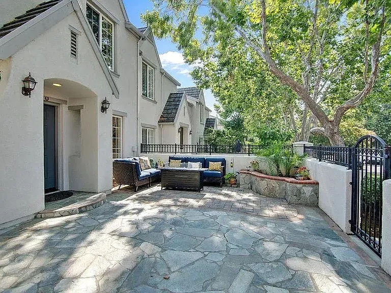3210 Silverland Dr — Photo 1