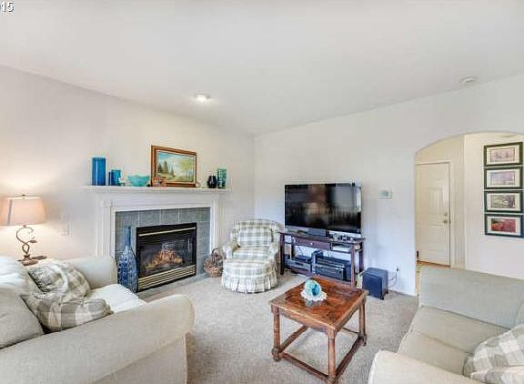 4th image of 21855 NE Skidmore St