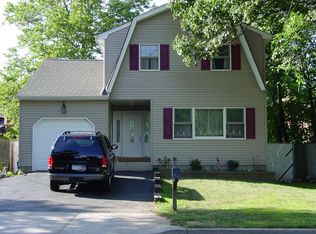 698 5th Ave, East Northport, NY 11731