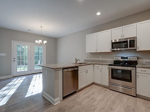 5th image of 125 Stone Village Ct