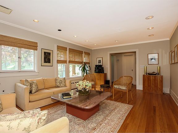 3rd image of 18 Overlook Dr