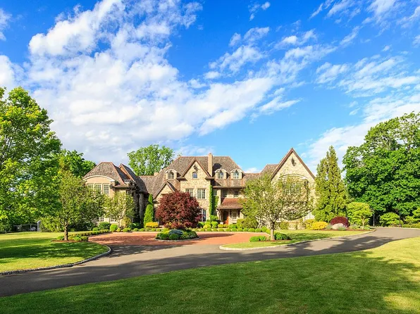 57 Rosebrook Rd, New Canaan, CT 06840