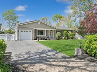 4 Winfield Davis Dr, Coram, NY 11727