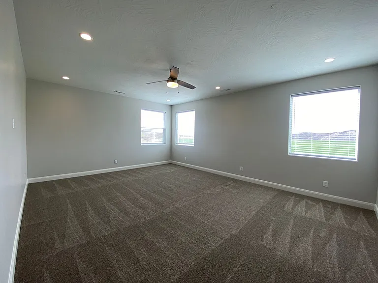 4381 S 1200 W — Photo 11