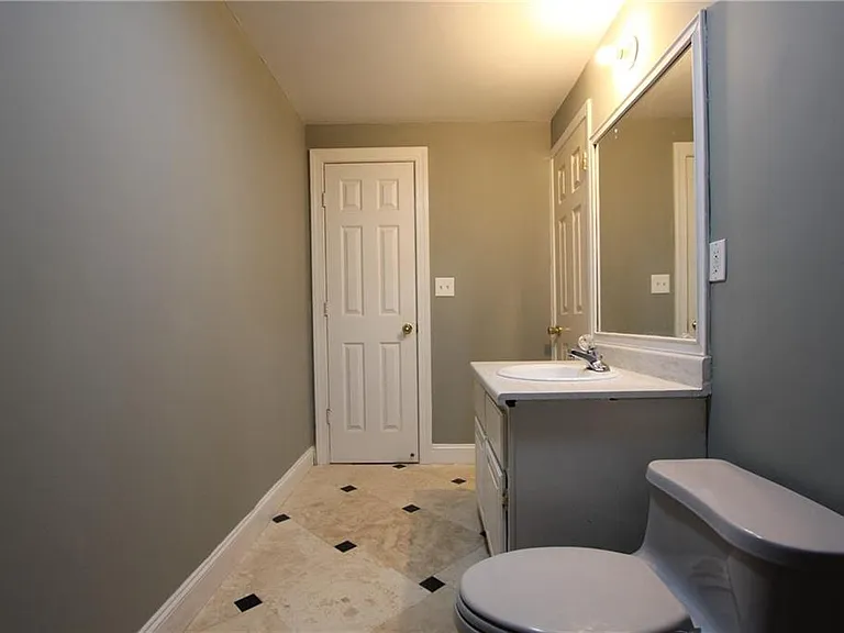 818 Springlake Rd — Photo 36