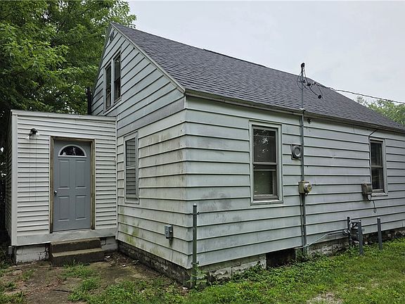 3rd image of 3820 E Grand Ave