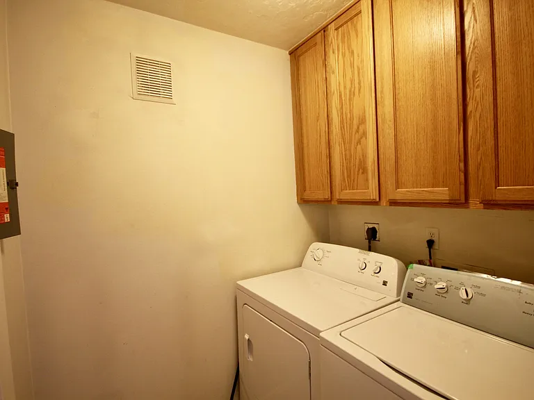 343 W 300 N #5 — Photo 8