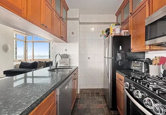 3rd image of 250 S End Ave APT 17B