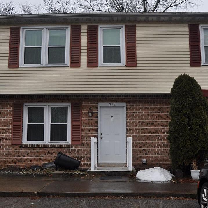 1st image of 919 Meadow Ln