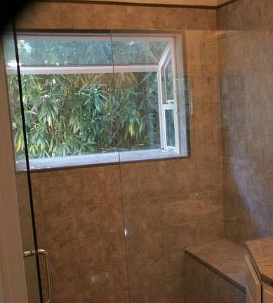 Master bath w/plnt wind