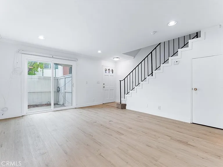 8242 Henderson Grn — Photo 6