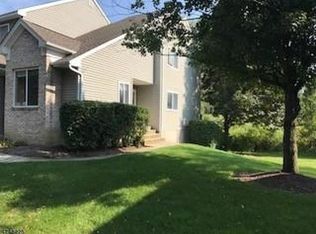 29 Meadow Pond Rd, Hamburg, NJ 07419