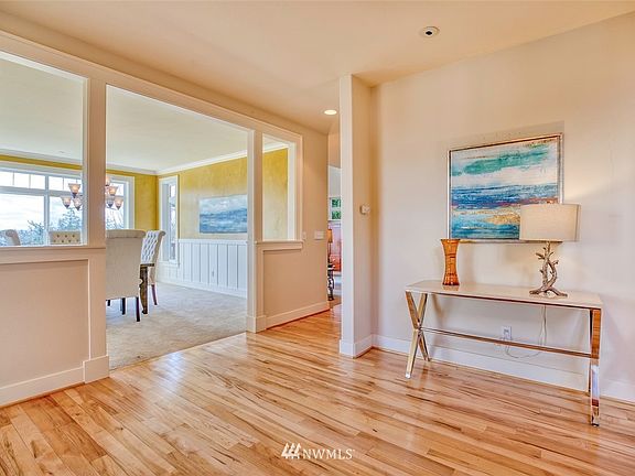 5th image of 922 9th Avenue Ct