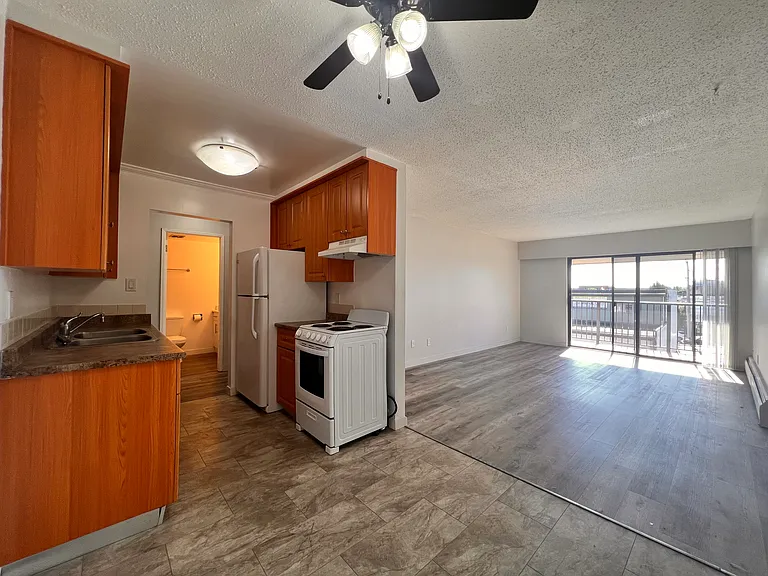 1040 Howie Ave #210 — Photo 10