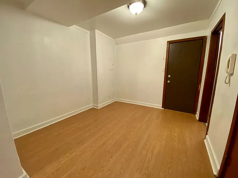 508 Summit Ave E — Photo 5