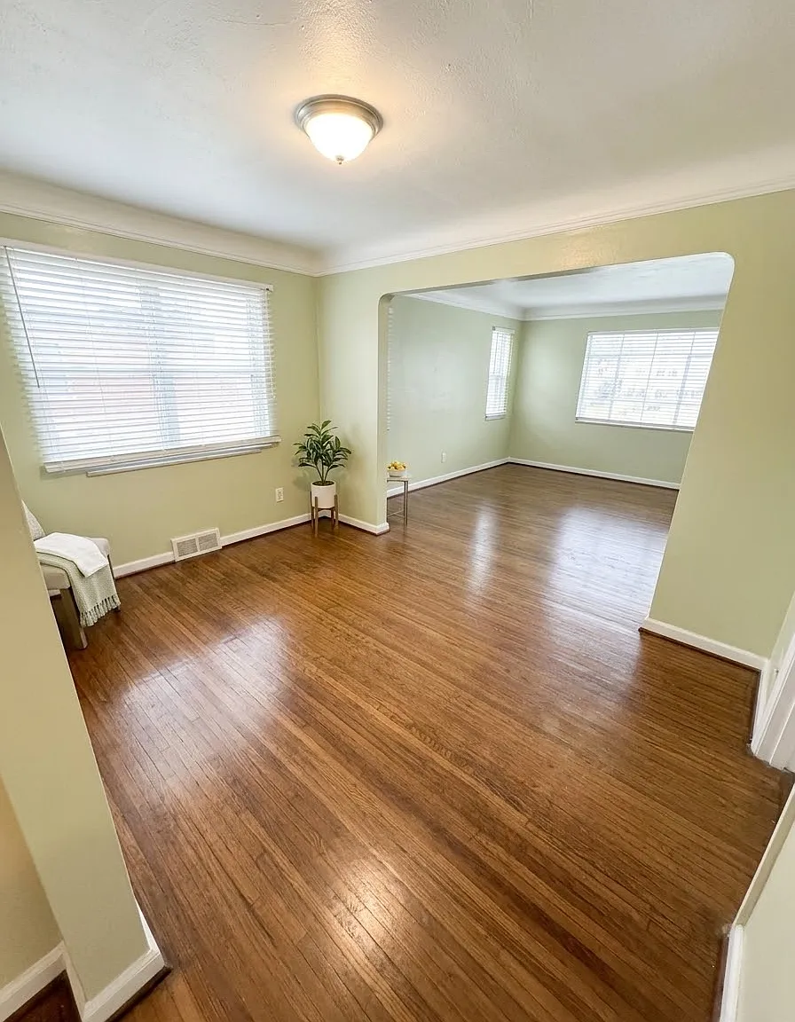 2 bed, 841 sqft, $1,050 — Photo 2
