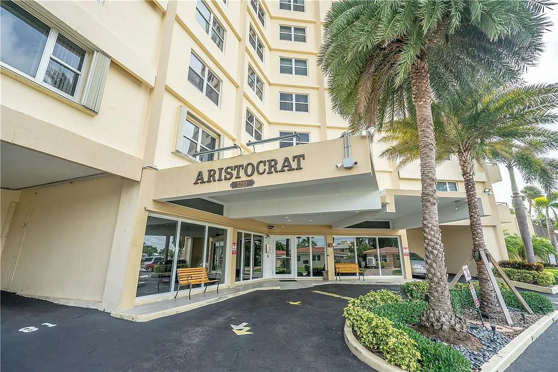 Aristocrat — Photo 4
