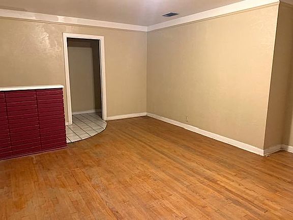 4th image of 330 Redcliff Dr