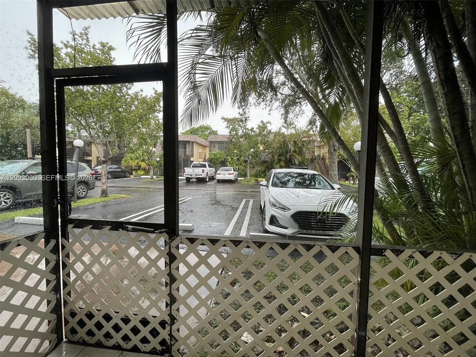 Village Townhouse-Pompano — Photo 4