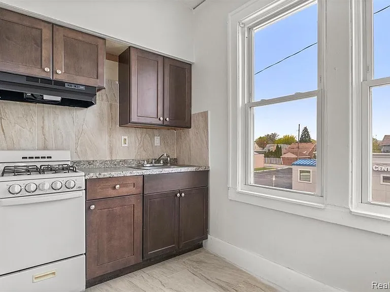 6203 Chase Rd — Photo 4